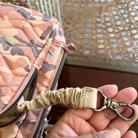 Lug Ranger Pink Camo purse - Picture 12 of 13